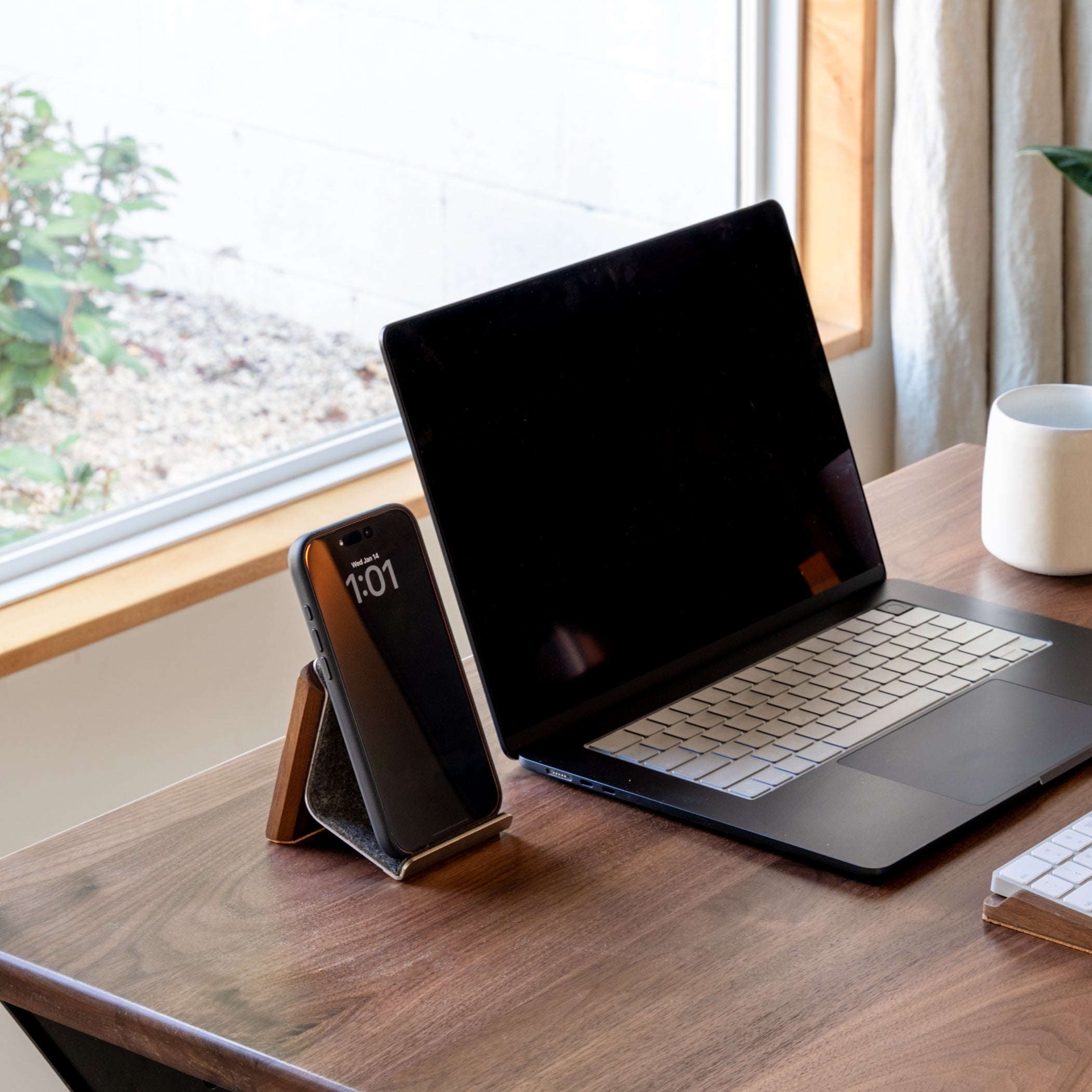 LiftSync Phone Stand