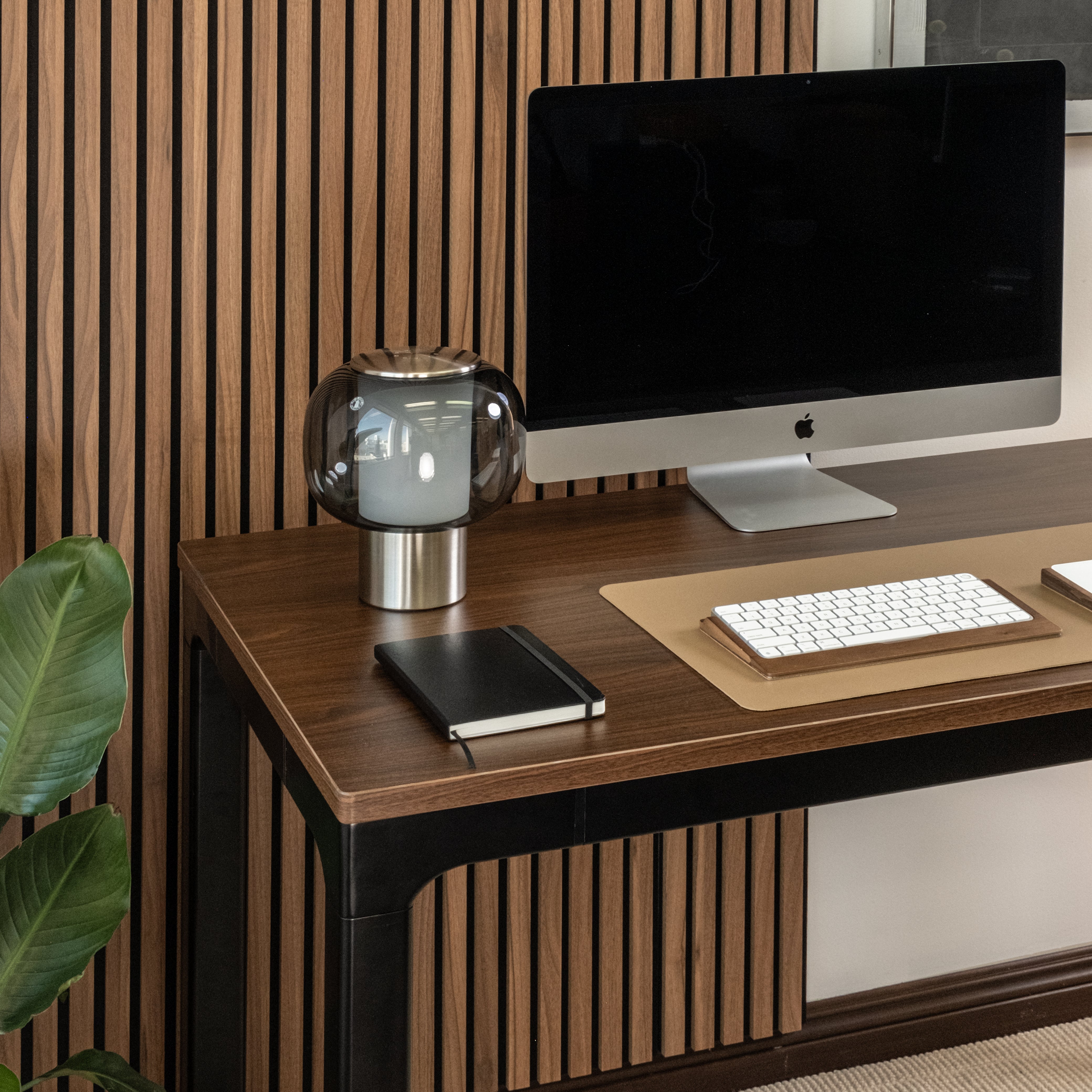 LiftSync Quad Pro Standing Desk 2025