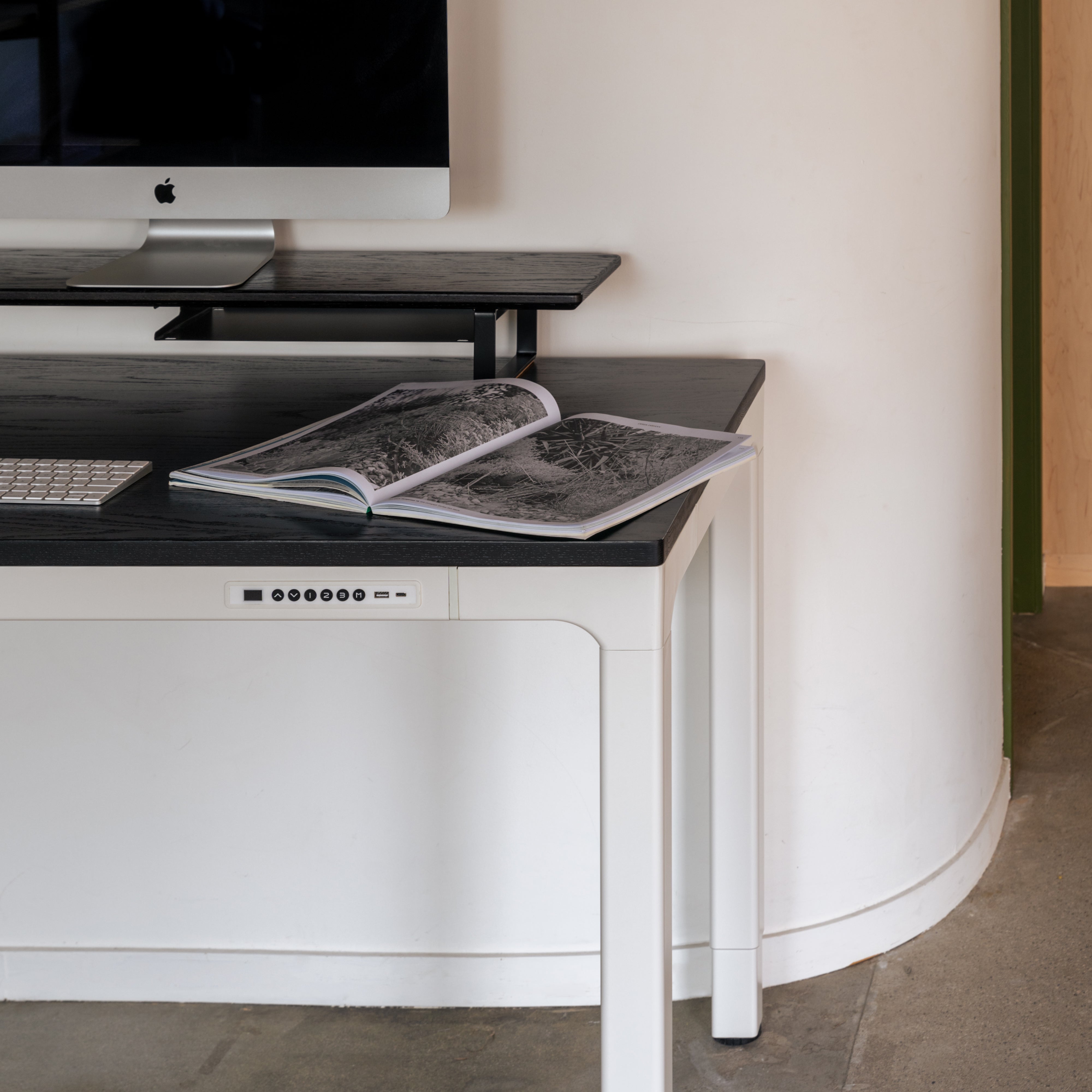 LiftSync Quad Pro Standing Desk 2025