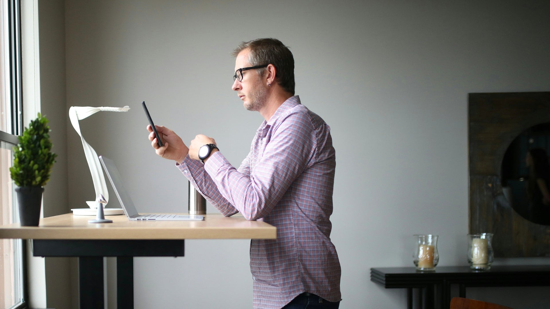 How Long Should You Stand at a Standing Desk? The Complete Guide